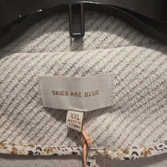 Skies Are Blue Textured Off White Blazer - Picture 5 of 6